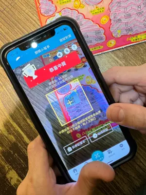 ▲下載「台灣彩券」APP有掃描器功能,掃彩券、刮刮卡上的QR Code條碼,立刻知道中獎金額。(圖/記者周淑萍攝) ▲下載「台灣彩券」APP有掃描器功能,掃彩券、刮刮卡上的QR Code條碼,立刻知道中獎金額。(圖/記者周淑萍攝)