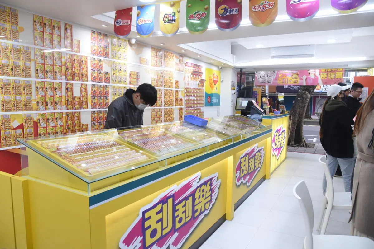 ▲大年初四大樂透第113000018期今（13）日晚間開獎，由於昨（12）日初三頭獎未開出，因此本期頭獎1.1億元，而就在剛剛完整開獎號碼已經出爐。（圖／記者陳明安攝）