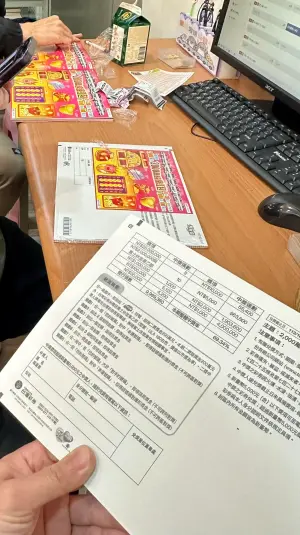 ▲有民眾斥資21萬6千元買了6本2千元刮刮樂,最終虧了7萬3000元。(圖/取自刮刮卡資訊及中獎分享) ▲有民眾斥資21萬6千元買了6本2千元刮刮樂,最終虧了7萬3000元。(圖/取自刮刮卡資訊及中獎分享)