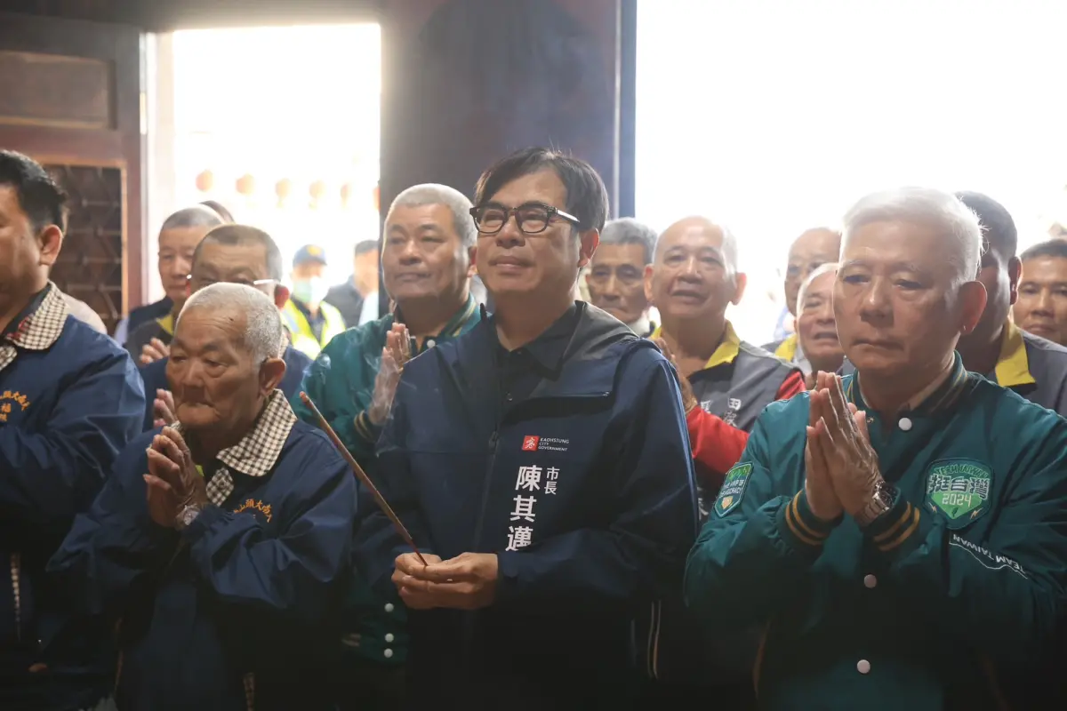 ▲高雄市長陳其邁大年初二率市府團隊至田寮大南天福德祠參拜，祈求國泰民安、風調雨順。（圖／高市府提供）