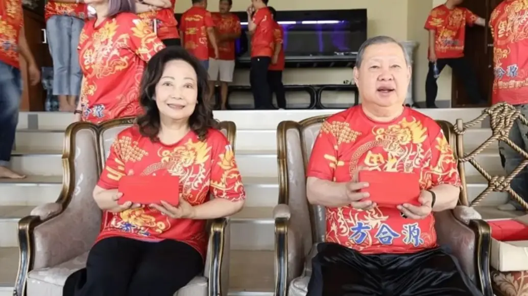 ▲ 泰國一名富豪每到過年就會送紅包，今年送出200萬泰銖的現金。（圖／翻攝自民族報）