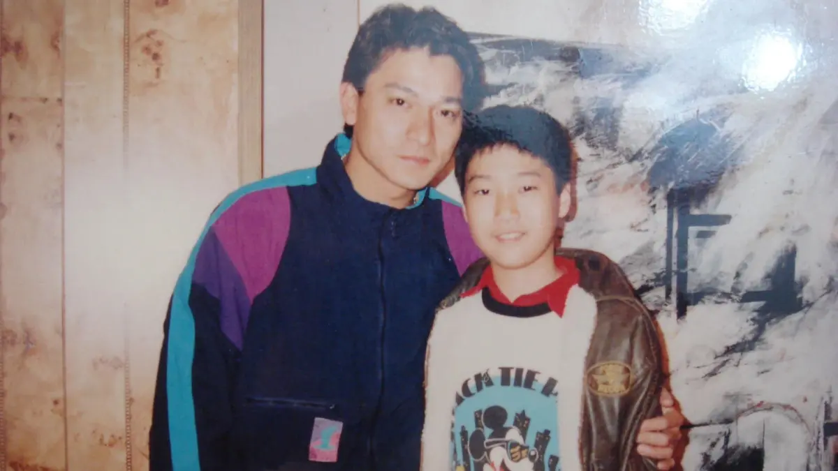 ▲被劉德華緊摟的台灣男孩，不凡身分曝光，曾經推掉國片《牯嶺街少年殺人事件》。（圖／理查授權使用）