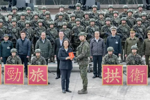 藍喊蔡英文登太平島　黃暐瀚：應當總統後盾不是「笑妳不敢」
