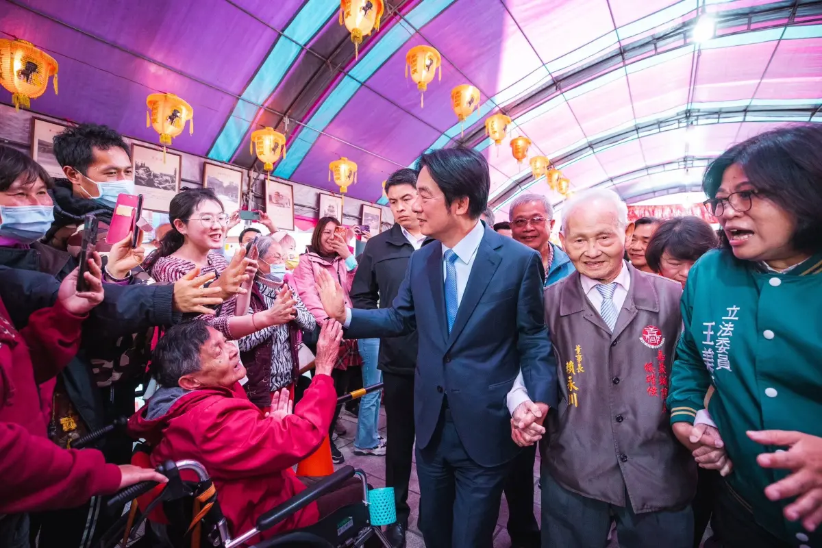 ▲賴清德大年初四到雲嘉南廟宇參香祈福，致詞時表示期盼未來朝野不分你我，共同建設台灣，讓人民過更好的日子。（圖／總統府提供）