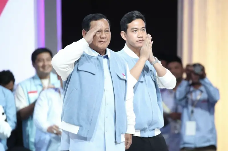 ▲印尼總統大選在今（14）日登場，現任國防部長普拉伯沃（Prabowo Subianto）與副手吉伯朗（Gibran Rakabuming Raka）在晚間自行宣布勝選。（圖／翻攝自臉書）