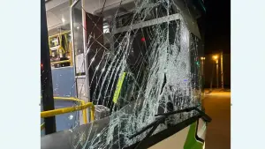 台中龍井死亡車禍！男疑闖紅燈跨越分隔島　遭公車閃避不及撞擊亡
