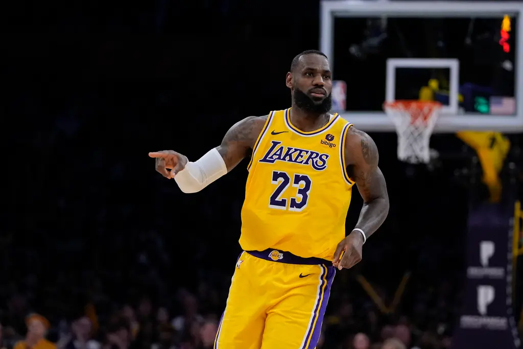 ▲「詹皇」LeBron James今年夏天他有權跳出合約，因此勇士隊可能會在休賽季重新對James進行追求。（圖／美聯社／達志影像）