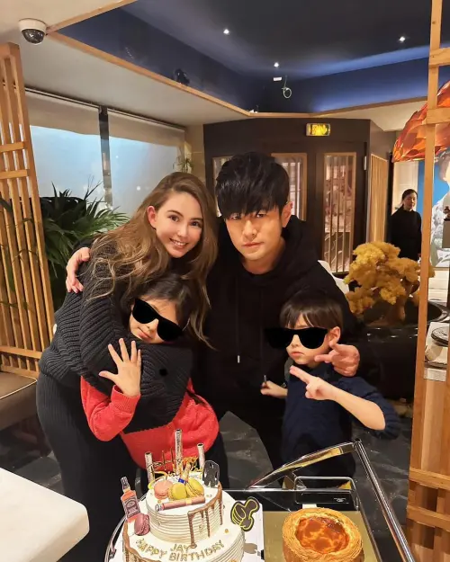▲昆凌(左)、周杰倫結縭9年,育有2女1子。(圖/翻攝自昆凌IG) ▲昆凌(左)、周杰倫結縭9年,育有2女1子。(圖/翻攝自昆凌IG)