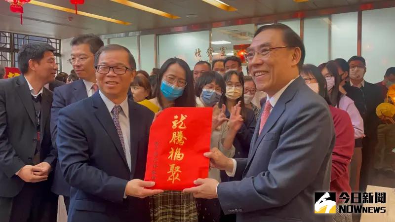 ▲法務部新春團拜,部長蔡清祥與同仁合影(圖/記者潘千詩攝,2024.02.15)