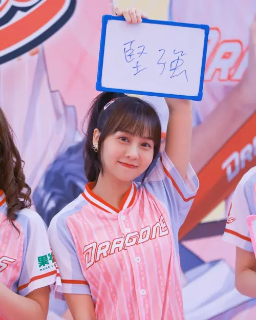 ▲梔梔宣布加入樂天女孩。(圖/梔梔IG) ▲梔梔宣布加入樂天女孩。(圖/梔梔IG)