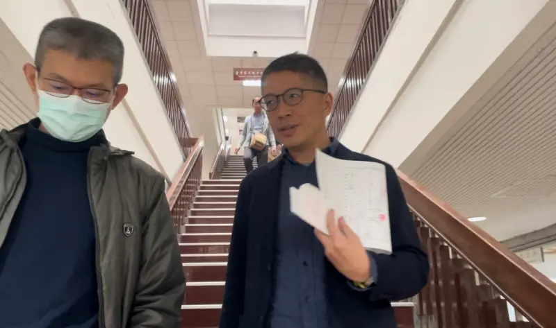 ▲台北地院審理朱學恒強制猥褻案,傳喚鍾沛君丈夫陳布朗、媒體人樊啟明出庭作證(圖/記者潘千詩攝,2024.02.16)