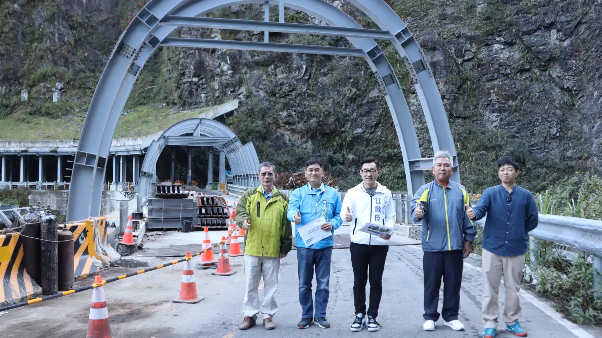 ▲中橫山路全毀24年來，谷關工務段不斷進行便道修復及搶通工作。（圖／江啟臣辦公室提供，2024.02.16）