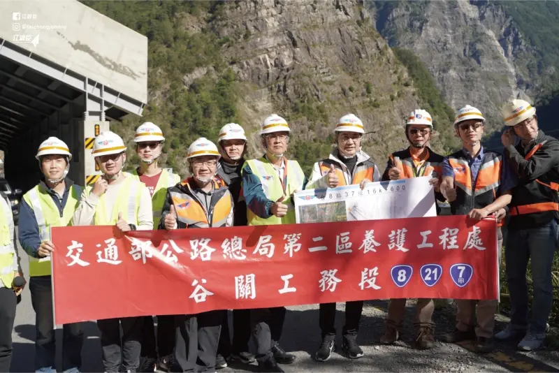 ▲立法院副院長江啟臣(右四)日前上山勘查中橫便道。(圖/江啟臣辦公室提供,2024.02.16)