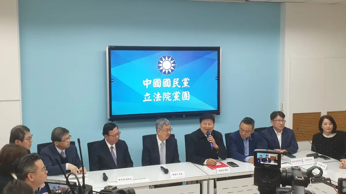 ▲陳建仁與鄭文燦等人拜會國民黨立院黨團。（圖／何哲欣攝，20240217）