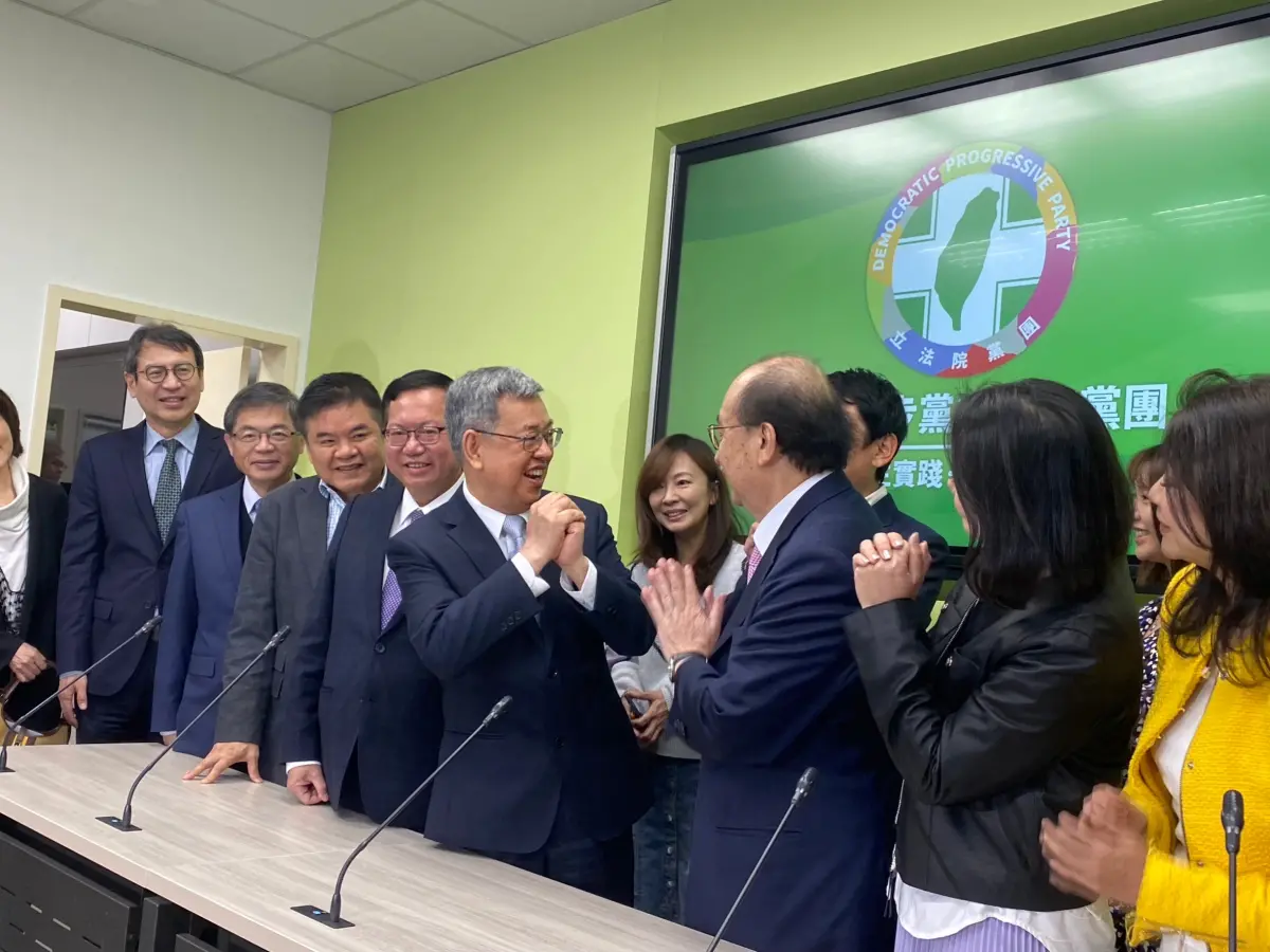 ▲國會改革成朝野黨團攻防議題之一，民進黨團擬設「國會改革專案小組」，圖為行政院長陳建仁拜會民進黨團。（圖／記者陳威叡攝，2024.02.17）