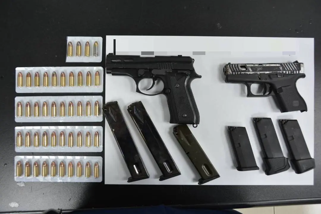 ▲台中押人案三嫌落網  起獲二把手槍44顆子彈及毒品（圖/記者鄧力軍翻攝）