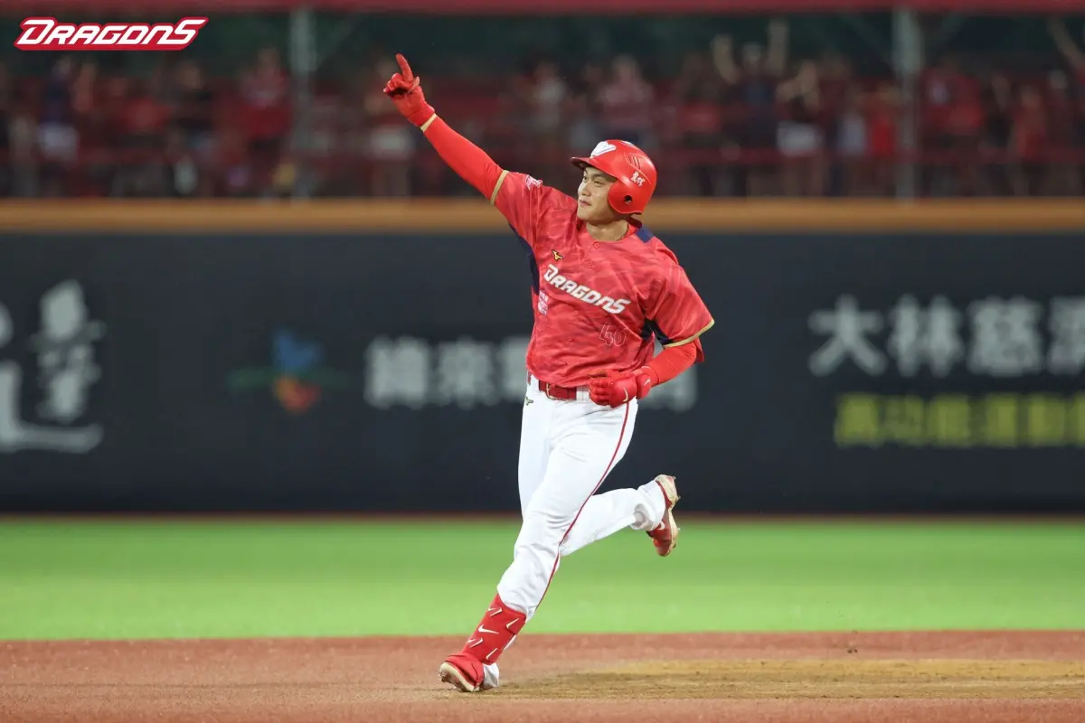 ▲味全龍舉辦公益競標，球迷有望標下劉基鴻台灣大賽實戰球棒。（圖／味全龍提供）