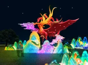 今年主燈除了12米的巨型龍宮及神龍燈組,還有來自山海經記載之鳳凰、天馬、九尾狐、鯨魚等4隻奇珍神獸,搭配高山雲海造景。(示意圖/取自新北市政府民政局官網) ▲今年主燈除了12米的巨型龍宮及神龍燈組,還有來自山海經記載之鳳凰、天馬、九尾狐、鯨魚等4隻奇珍神獸,搭配高山雲海造景。(示意圖/取自新北市政府民政局官網)