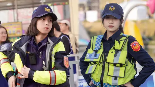 ▲台北燈節、台中燈會開跑,沒想到看花燈變成看警花,女警「秀賢」成另類主燈。(圖/取自臺北波麗士、TCPB 局長室粉專) ▲台北燈節、台中燈會開跑,沒想到看花燈變成看警花,女警「秀賢」成另類主燈。(圖/取自臺北波麗士、TCPB 局長室粉專)