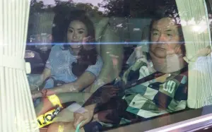 泰國前總理塔克辛獲釋　搭車離開警察醫院
