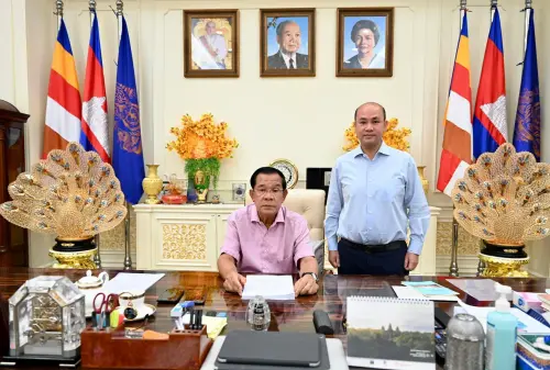 ▲前任柬埔寨總理洪森親王（左）及其兒子洪馬尼，目前是公共事務部部長，皆對晚安小雞事件發聲。（圖／取自Hun Many 臉書）