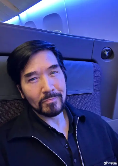 費翔在英國地鐵上被粉絲巧遇。(圖/翻攝費翔微博) ▲費翔在英國地鐵上被粉絲巧遇。(圖/翻攝費翔微博)