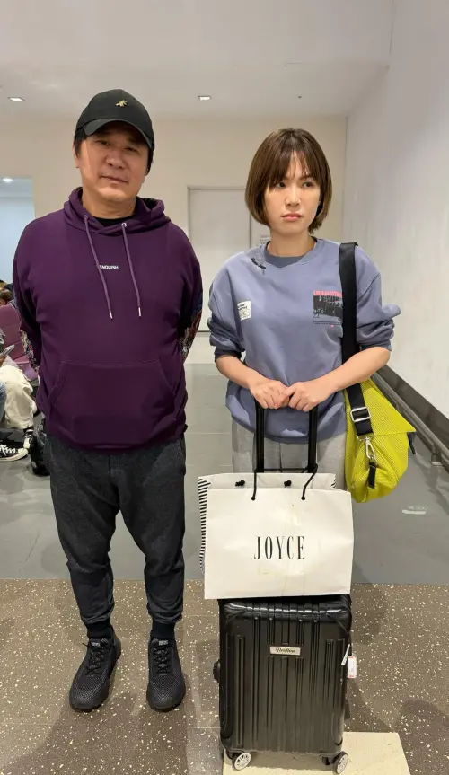 ▲陳沂被打有創傷壓力症候群,遇到粉絲想要合照時,綜藝大哥胡瓜(左)幫忙關照。(圖/陳沂FB) ▲陳沂被打有創傷壓力症候群,遇到粉絲想要合照時,綜藝大哥胡瓜(左)幫忙關照。(圖/陳沂FB)