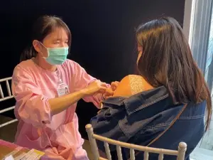 新冠XBB疫苗接種   中市衛生局邀民賞燈打疫苗
