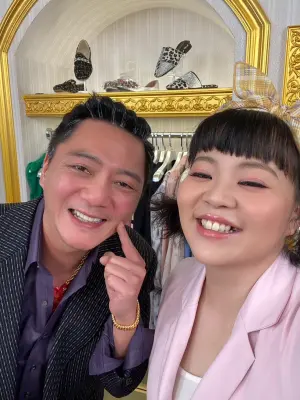 ▲宮美樂(右)、藍葦華在《愛的榮耀》是黑道父女。(圖/民視提供) ▲宮美樂(右)、藍葦華在《愛的榮耀》是黑道父女。(圖/民視提供)