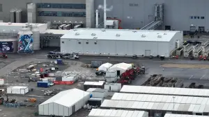 ▲近期一段在特斯拉柏林超級工廠的航拍影片，疑似拍到特斯拉尚未公佈的全新入門車型。（圖／取自YouTube「Tobias Lindh」）