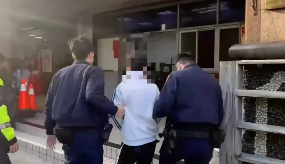 ▲柳男與前女友談分手大吵大鬧，女方見狀報警處理。而柳男見到員警後拔腿落跑，最後警在高速公路橋下，發現不慎跌落疼痛哀號的柳男，將他依法送辦。（圖／翻攝畫面）