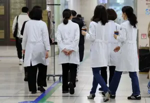 逾6千醫遞辭呈！韓國醫界集體請辭、停止工作　陷「看病難」困境
