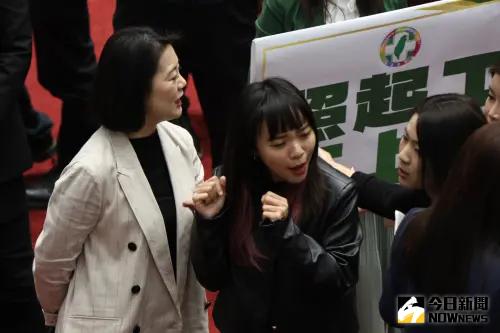 帶麥克風進議場違規!韓國瑜朝野協商喊話:請各黨自行約束立委