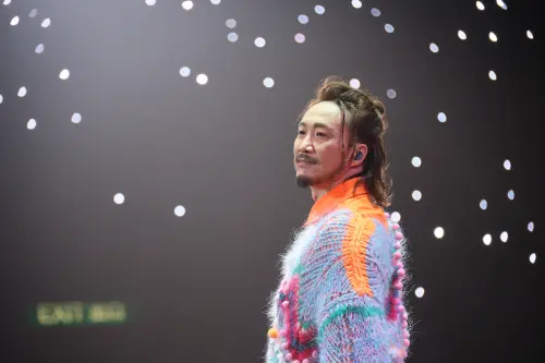 ▲鄭中基香港開唱,古天樂擔任壓軸嘉賓,古天樂還把梁詠琪也一起請上台。(圖/寬宏藝術提供) ▲鄭中基香港開唱,古天樂擔任壓軸嘉賓,古天樂還把梁詠琪也一起請上台。(圖/寬宏藝術提供)