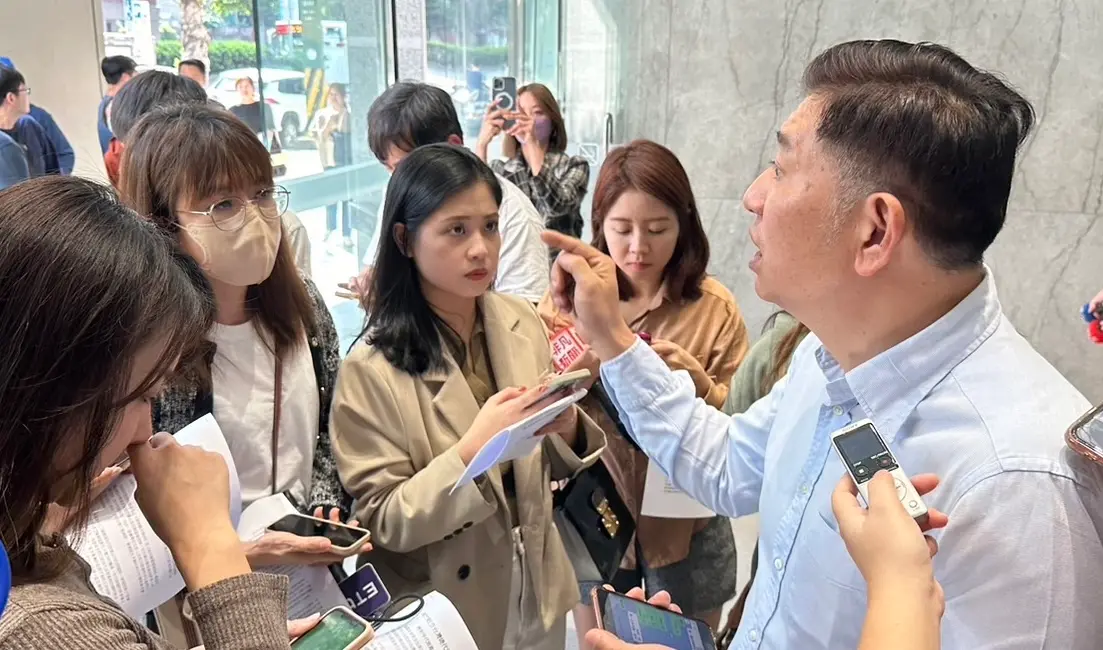 ▲年代旅遊總經理林大鈞多次跟越竹航空總代理公司稱會還錢，最終仍以各種理由拖欠。（圖／記者賴正琳攝於2024.02.19）