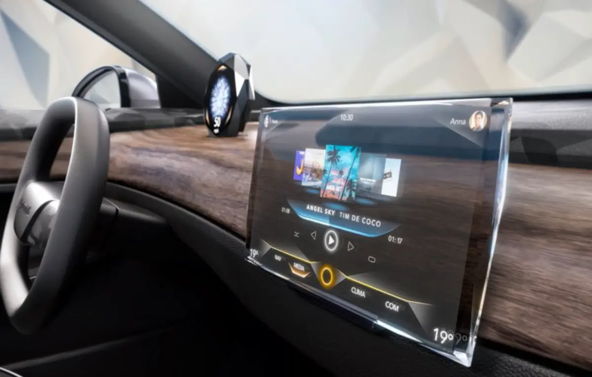 ▲ 全球知名汽車一級供應商德國馬牌（Continental）於今年全球最大消費性電子展美國CES展中，展示世界上第一台採用透明施華洛世奇水晶製成的汽車顯示器。（圖／擷取自德國馬牌Continental官方）