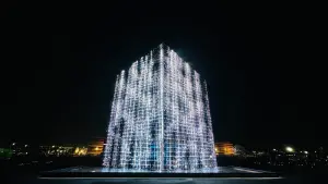 台積電獨家資助高鐵燈區「城里有光」燈區,展出藝術主燈「∞立方」。(圖/取自龍耀台南官網) ▲台積電獨家資助高鐵燈區「城里有光」燈區,展出藝術主燈「∞立方」。(圖/取自龍耀台南官網)