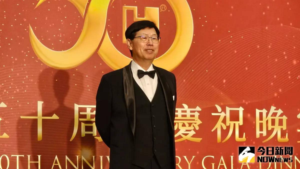 ▲鴻海50週年晚宴今（20）日登場，鴻海執行長劉揚偉接受媒體聯訪時，未直接表明庫克與郭台銘是否同台現身，僅透露兩人「影片上一定會同台」。（圖／記者許家禎攝，2024.02.20）  