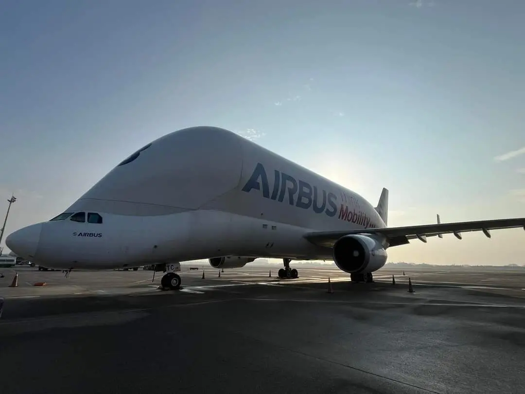 ▲全球僅5架的空中巴士「大白鯨」明（21）日清晨5點就要離台，為回應航迷需求，桃機公司提早2小時開放觀景台。（圖／讀者提供）