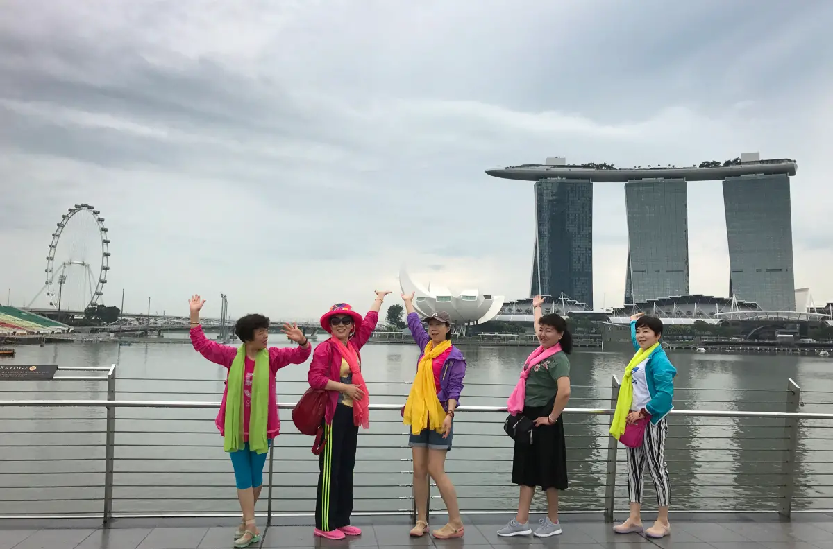 ▲中國人可以免簽前往新加坡後，過年期間湧入旅遊，但因習慣不好慘被罰錢。（圖／美聯社／達志影像）