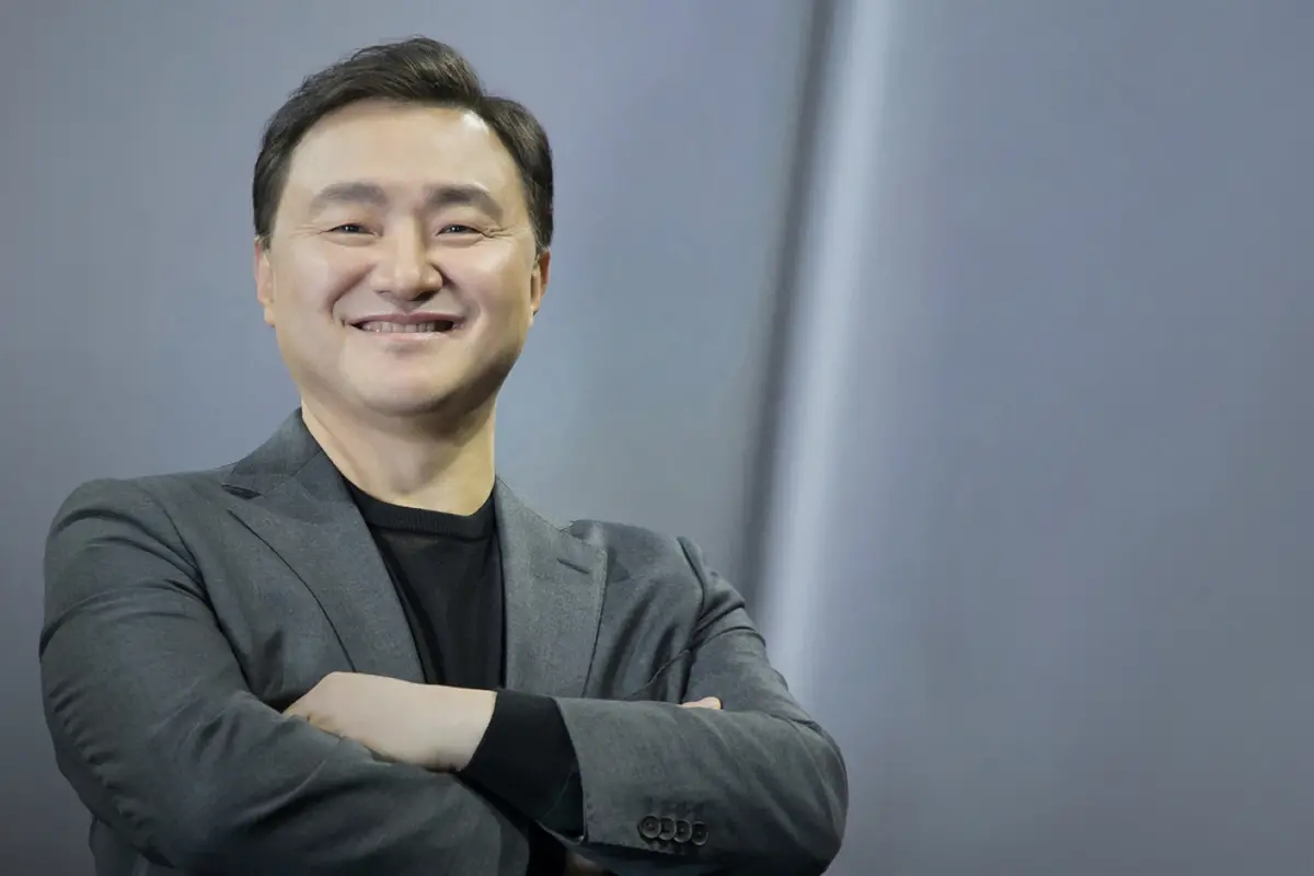 ▲三星電子總裁暨行動通訊事業部負責人盧泰文透露AI運用的下一步走向，將朝向穿戴裝置邁進。（圖／三星提供）