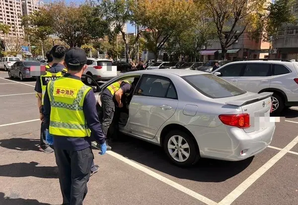 ▲警方獲報後，迅速派員到場處理。（圖／翻攝畫面）