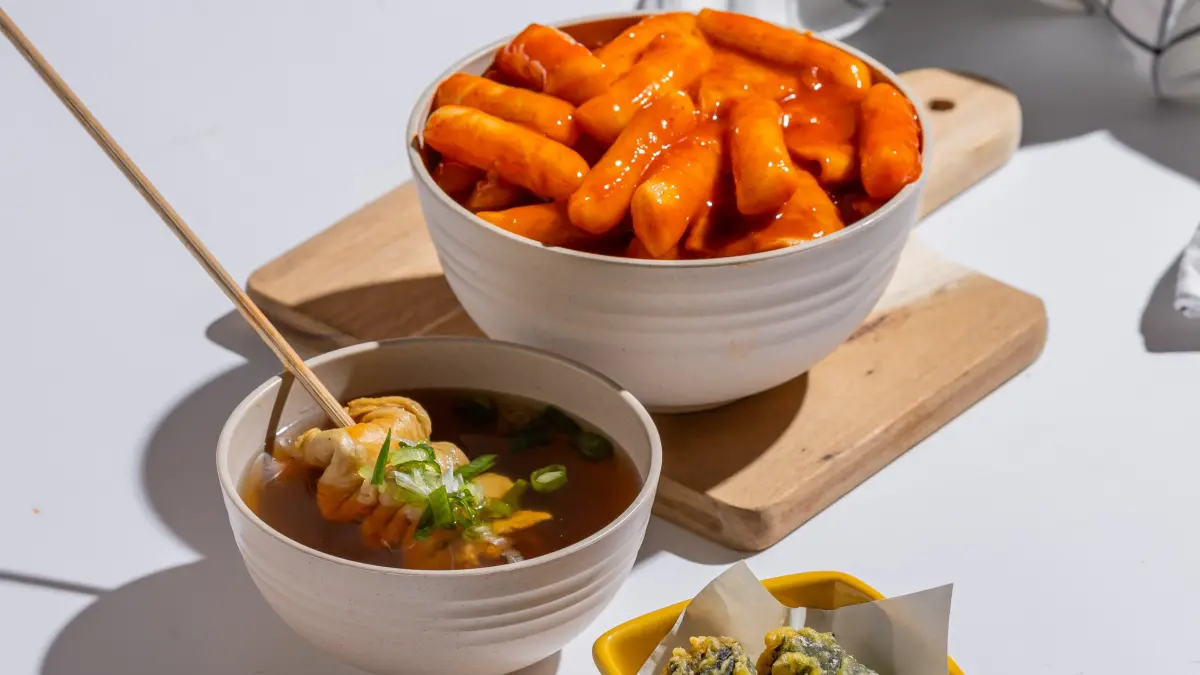 ▲兩餐EXPRESS可用親民的價格在台灣嚐到道地韓國味，炒年糕單人套餐更是只需要149元。（圖／品牌提供）