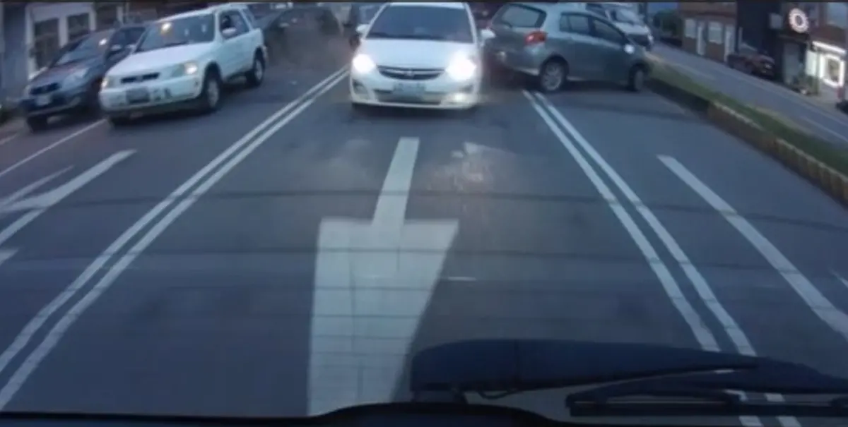 ▲宜蘭冬山鄉珍珠一路、永美路口今（21）日傍晚5時許發生一起嚴重車禍。（圖／翻攝畫面）