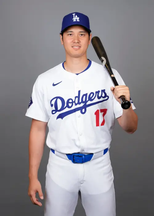 ▲大谷翔平拍攝道奇隊宣傳照,超透明大聯盟新球褲引發熱議。(圖/美聯社/達志影像) ▲大谷翔平拍攝道奇隊宣傳照,超透明大聯盟新球褲引發熱議。(圖/美聯社/達志影像)