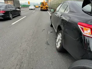 台65嚴重事故！車子突拋錨7旬駕駛下車查看　遭後車撞飛慘死
