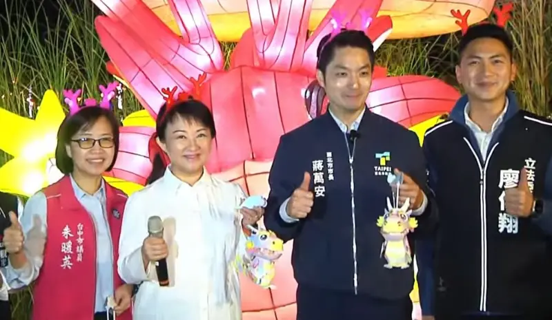 ▲蔣萬安參觀中台灣元宵燈會，和盧秀燕一起受訪。（圖／台中市政府提供，2024.02.22）