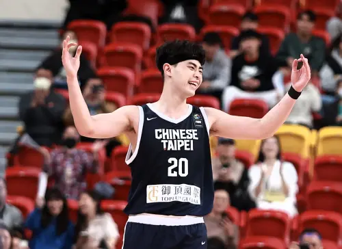 林信寬投進壓哨三分球。(圖/記者葉政勳攝) ▲林信寬投進壓哨三分球。(圖/記者葉政勳攝)