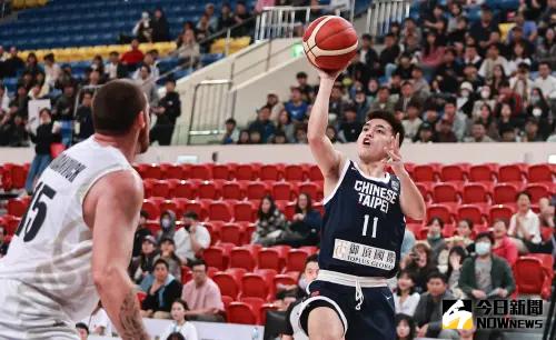 ▲2024亞洲盃男籃資格賽,中華隊林俊吉拋投得分。(圖/記者葉政勳攝 , 2024.02.22) ▲林俊吉拋投得分。(圖/資料照,記者葉政勳攝 , 2024.02.22)