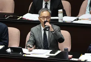 薛瑞元嚴重燒聲！韓國瑜送暖提醒喝熱茶　「立法院很有人情味」
